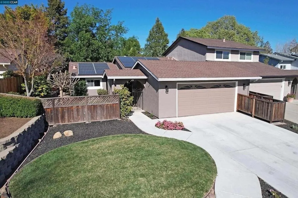 Pinon Stays Martinez Homestay