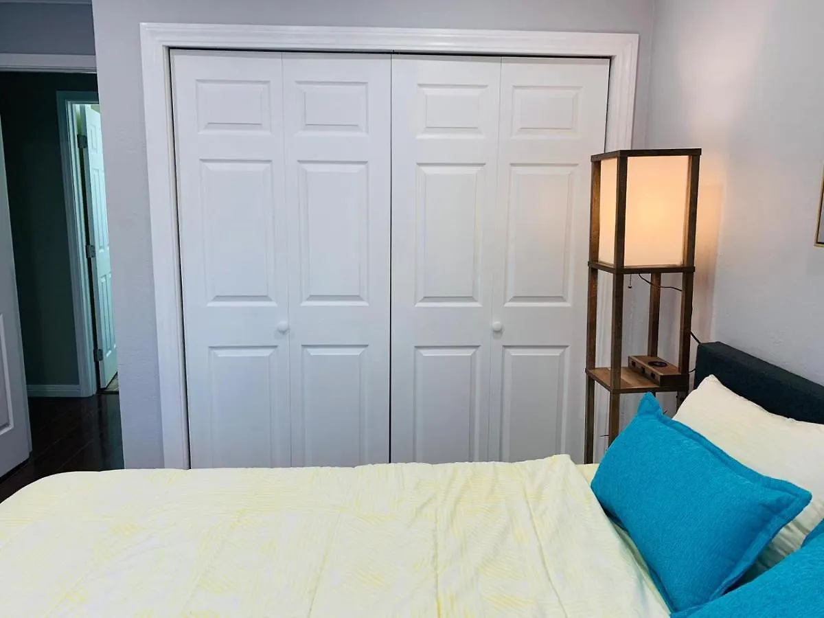 Pinon Stays Martinez Homestay