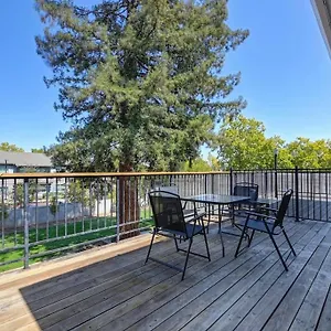 Comfortable 2br Spacious Deck! 7 Mins To Downtown And Midtown Apartment
